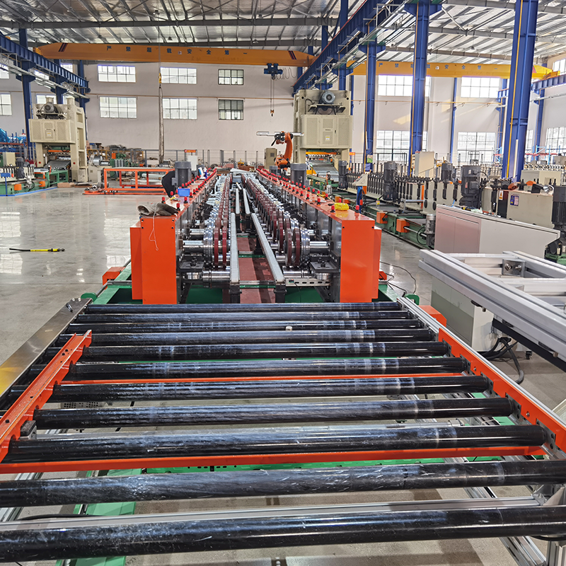 Máquina formadora de bandejas de cables de canal