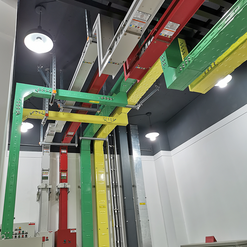 Máquina formadora de bandejas de cables de canal