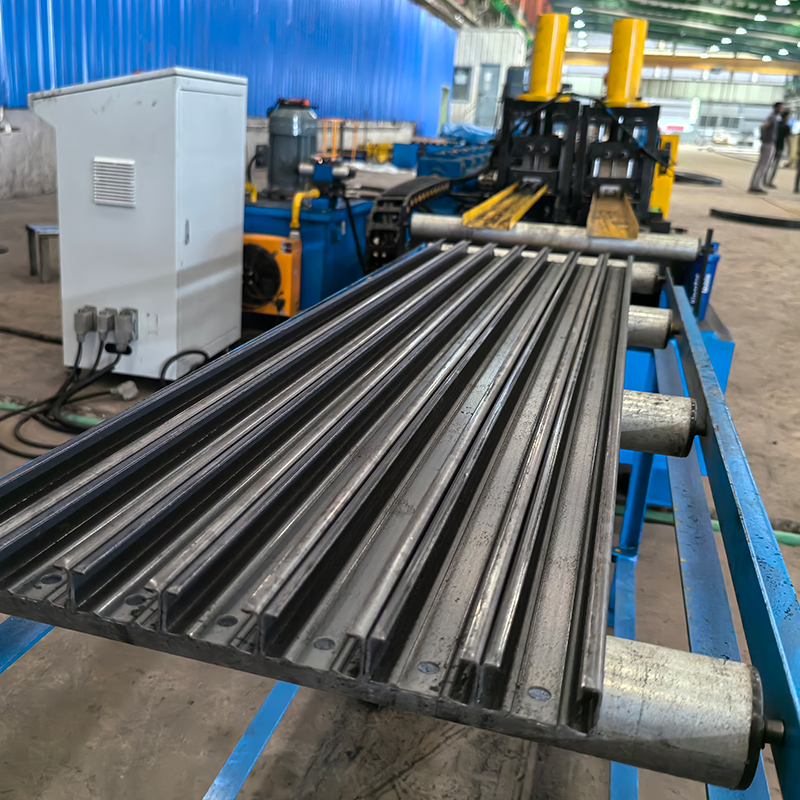 Máquina formadora de rollos de tirantes transversales de bastidor / tirantes diagonales