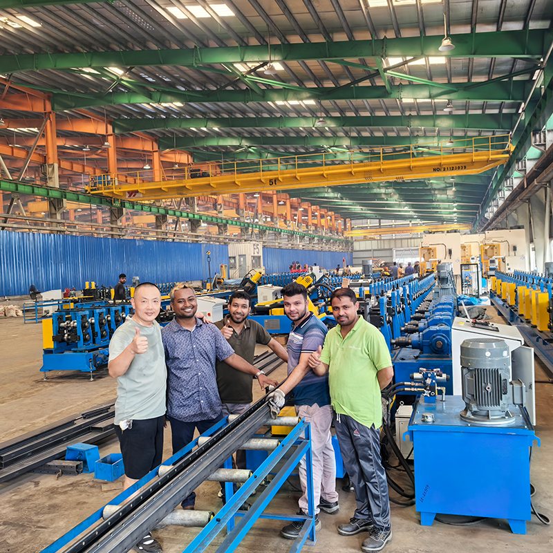 Máquina formadora de rollos verticales de bastidor