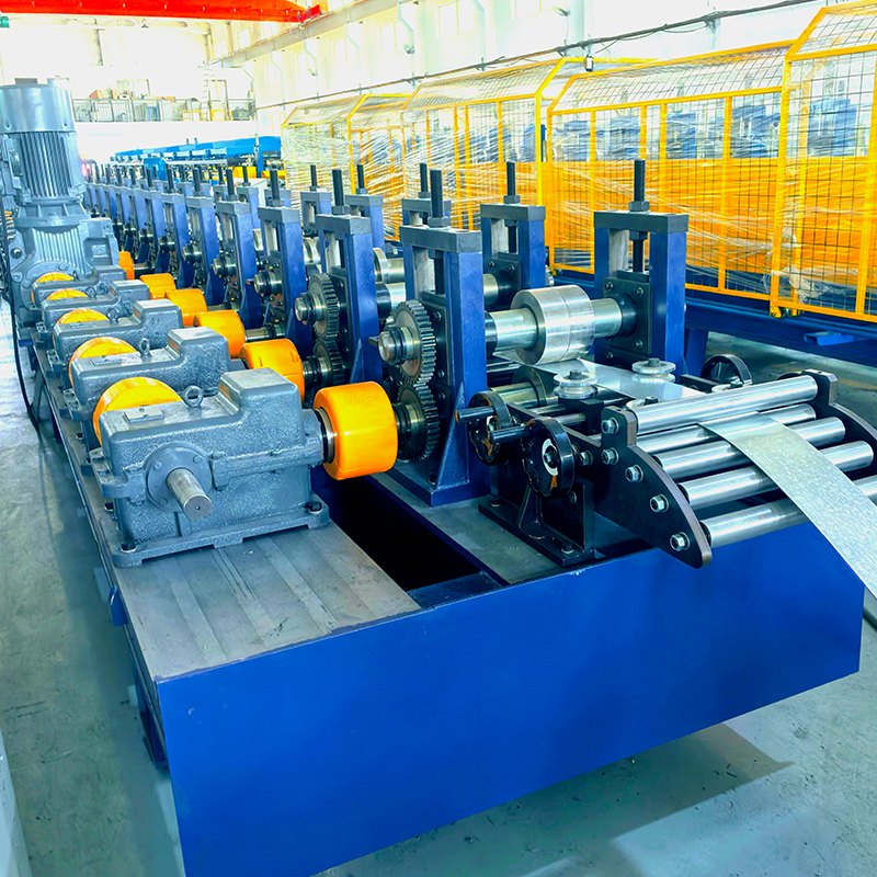 Máquina formadora de rollos con soporte fotovoltaico hidráulico de punzonado y corte posterior