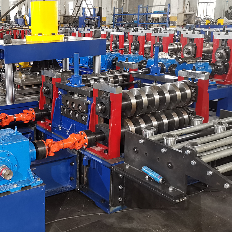 Máquina formadora de rollos de barandilla de viga W‑