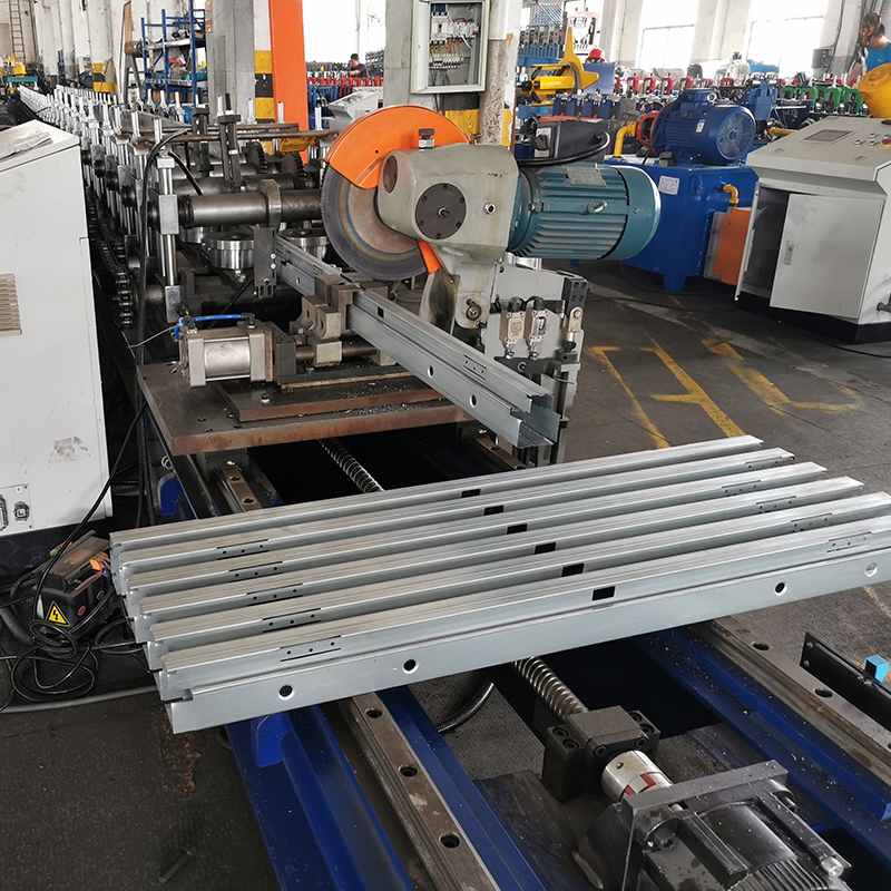 Máquina formadora de rollos para marcos de ventanas exteriores