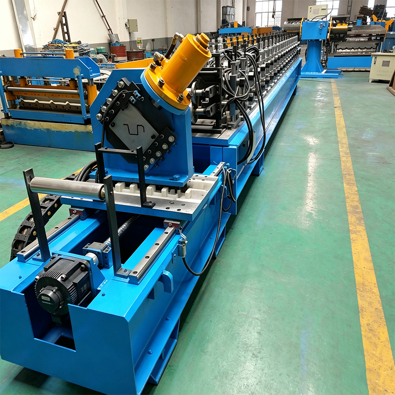 Máquina perfiladora de perfiles para automóviles
