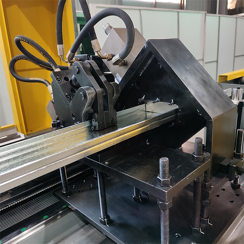 Máquina formadora de rodillos de quilla de acero ligero de apertura y cierre CU