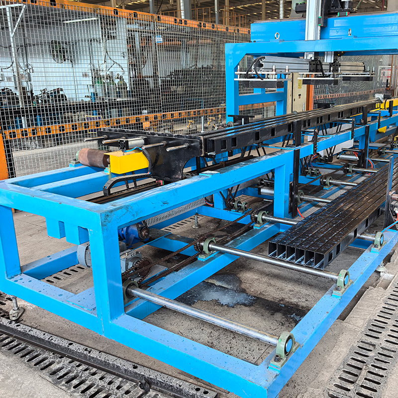 Máquina formadora de rollos de vigas rectas de acero