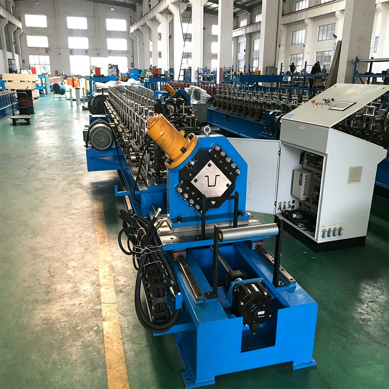 Máquina perfiladora de perfiles para automóviles