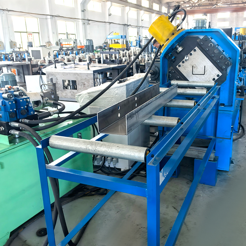 Máquina formadora de rollos de postes de barandilla