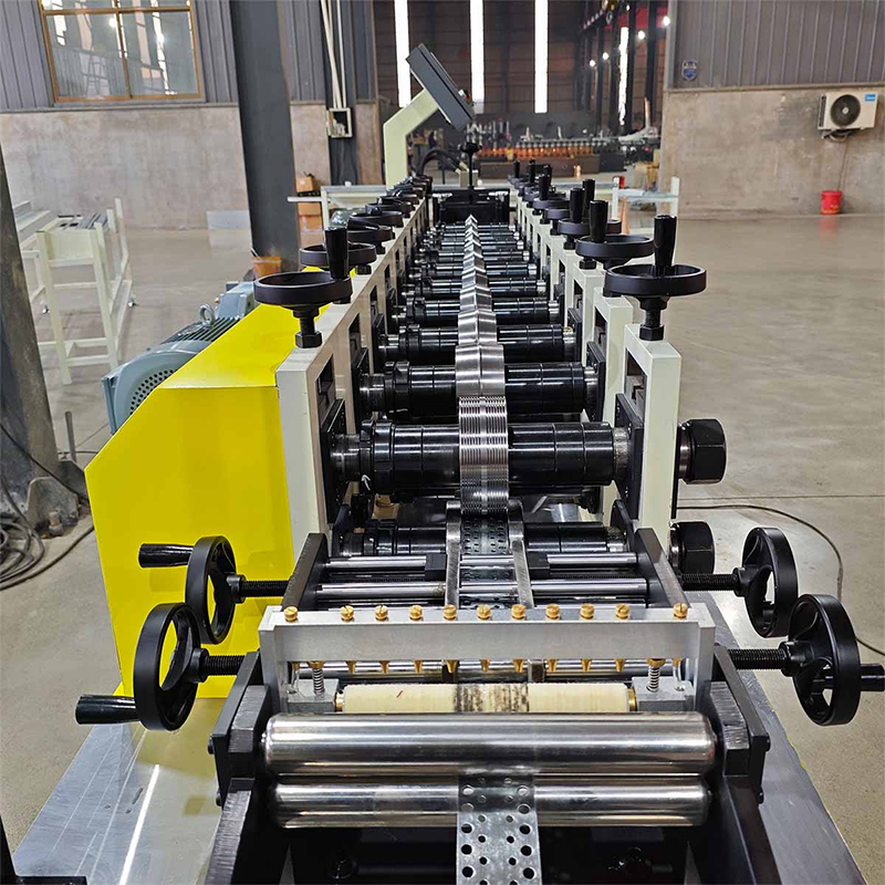 Máquina formadora de rollos de quilla de acero ligero con esquinas en forma de L